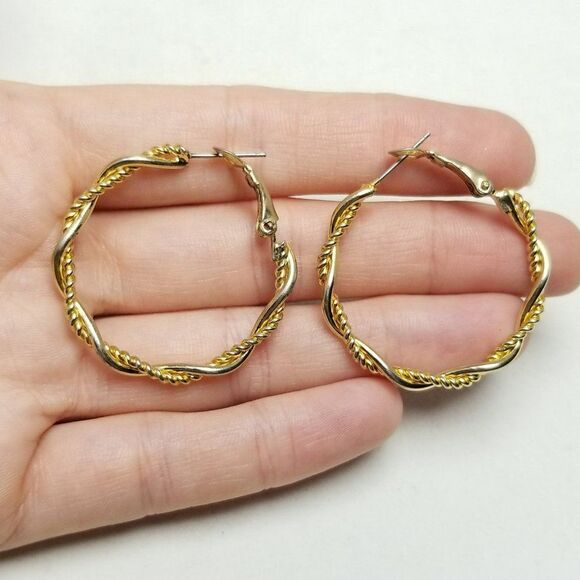 Vintage Gold Tone Spiral Hoop Earrings, Classic 90s Style, Nice Size, Estate - Picture 5 of 6